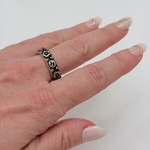 Gucci Silver Motif Floral Ring Size 8.5